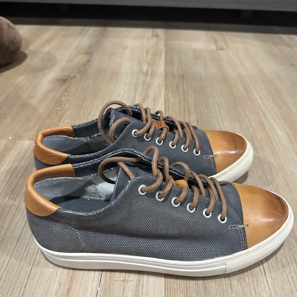 Roan canvas  leather shoes good condition  sz8.5 - Picture 2 of 8